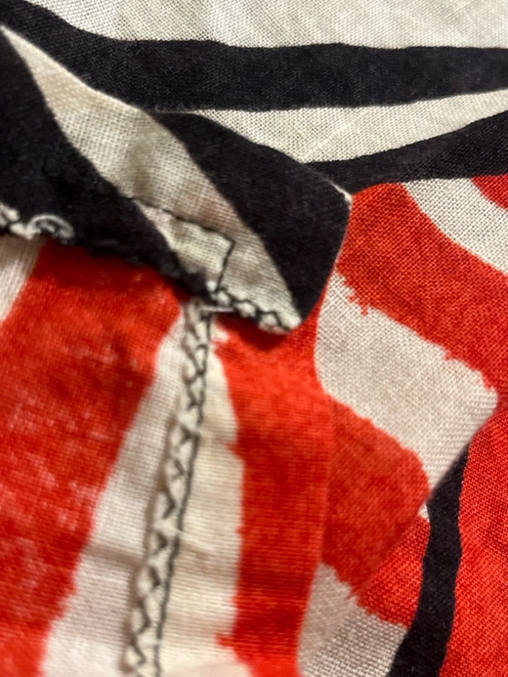 Sleeveless Top - Black and red linen tank
Top . Black stripe linen top large - Picture 5 of 5